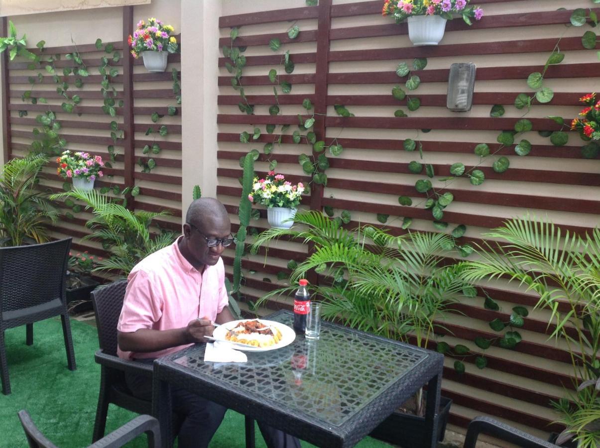Adis Hotels Ibadan Esterno foto