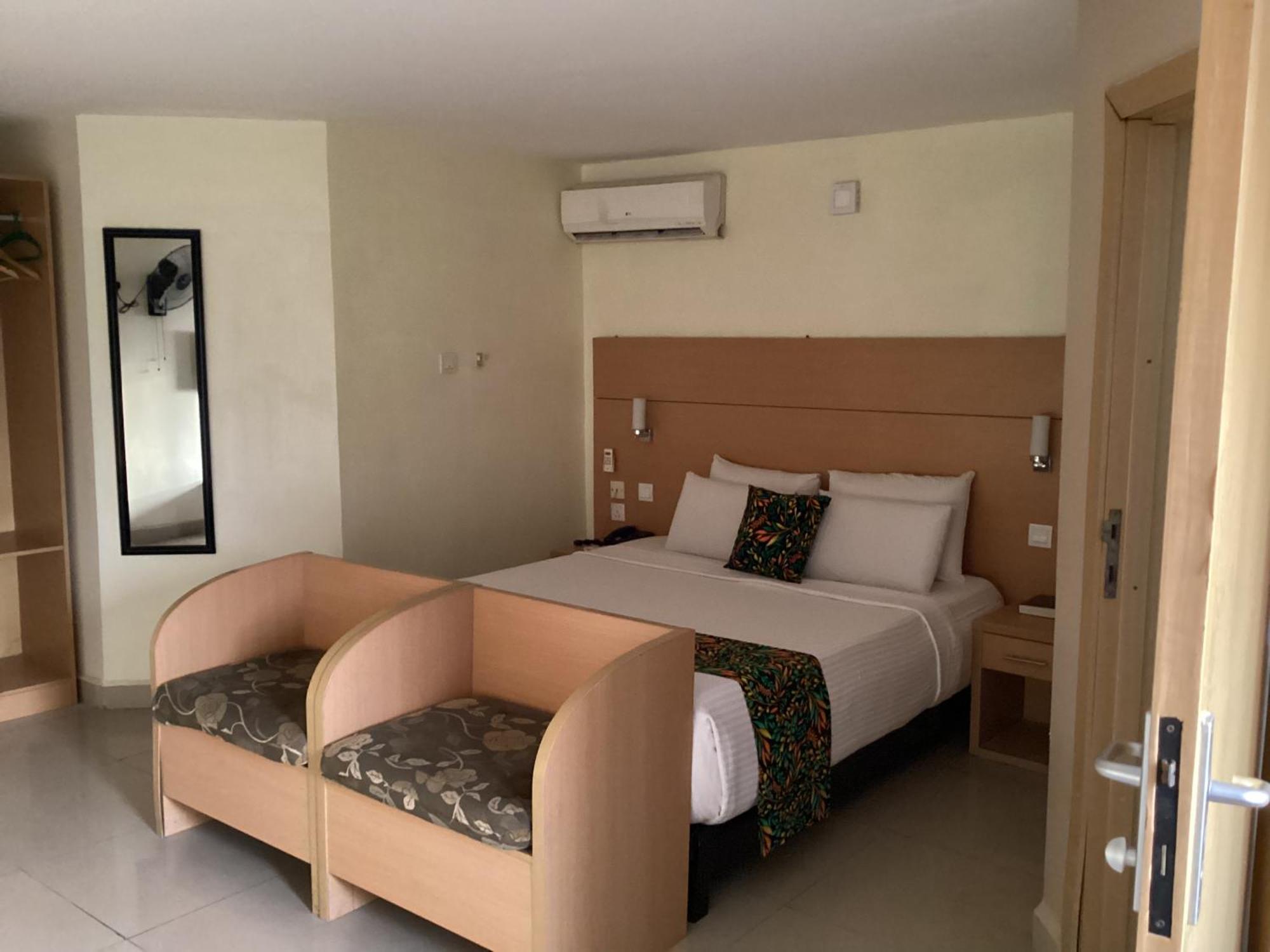 Adis Hotels Ibadan Esterno foto