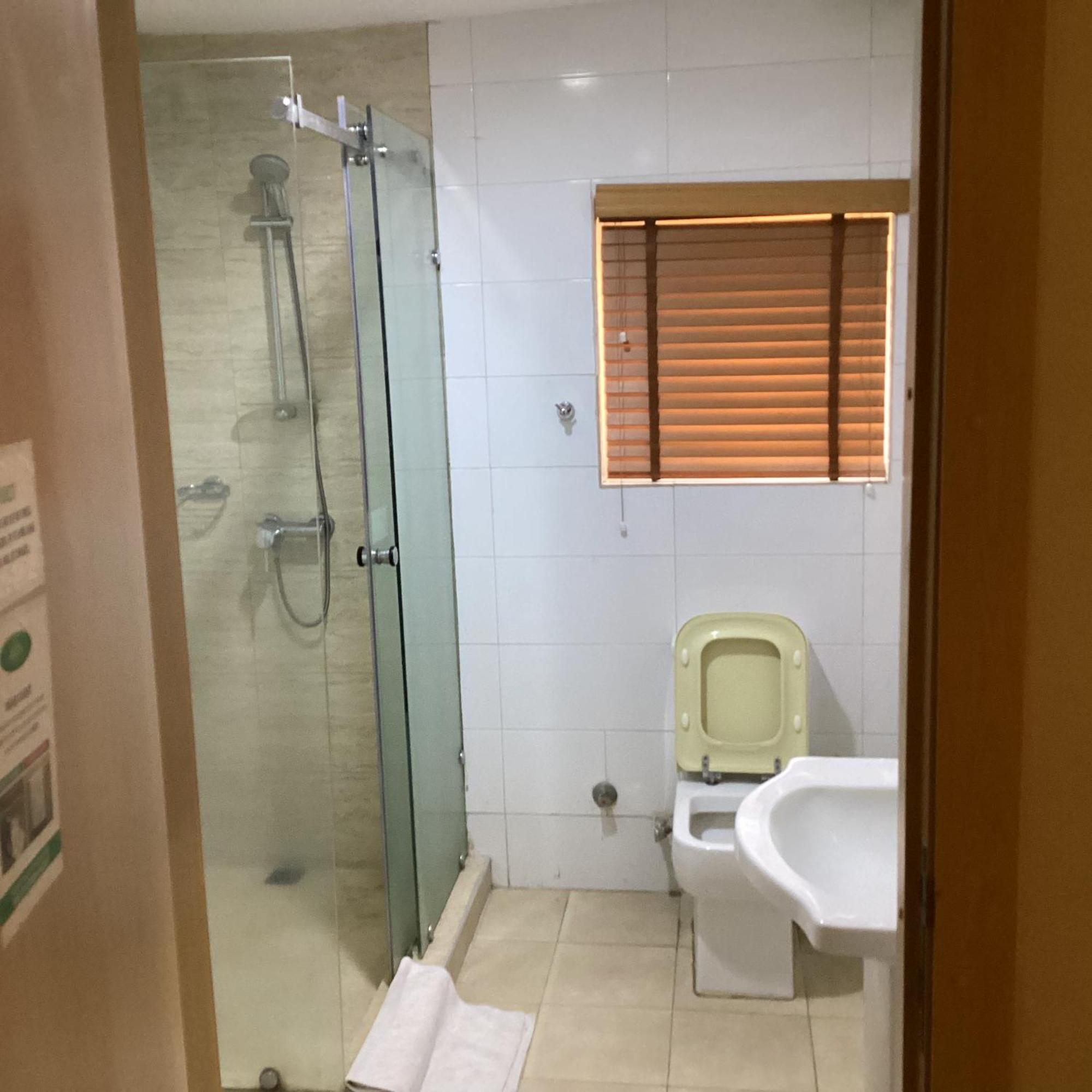 Adis Hotels Ibadan Esterno foto