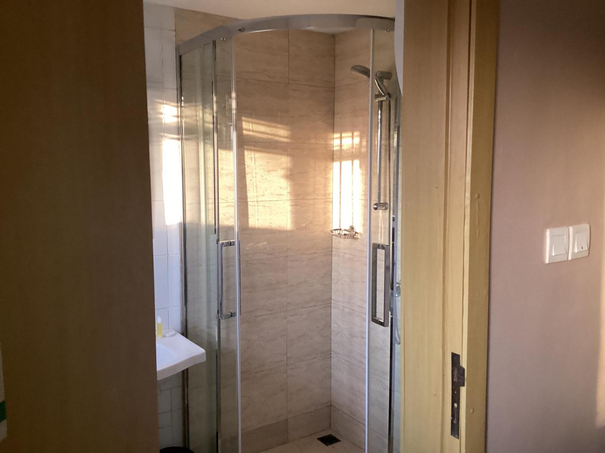 Adis Hotels Ibadan Esterno foto