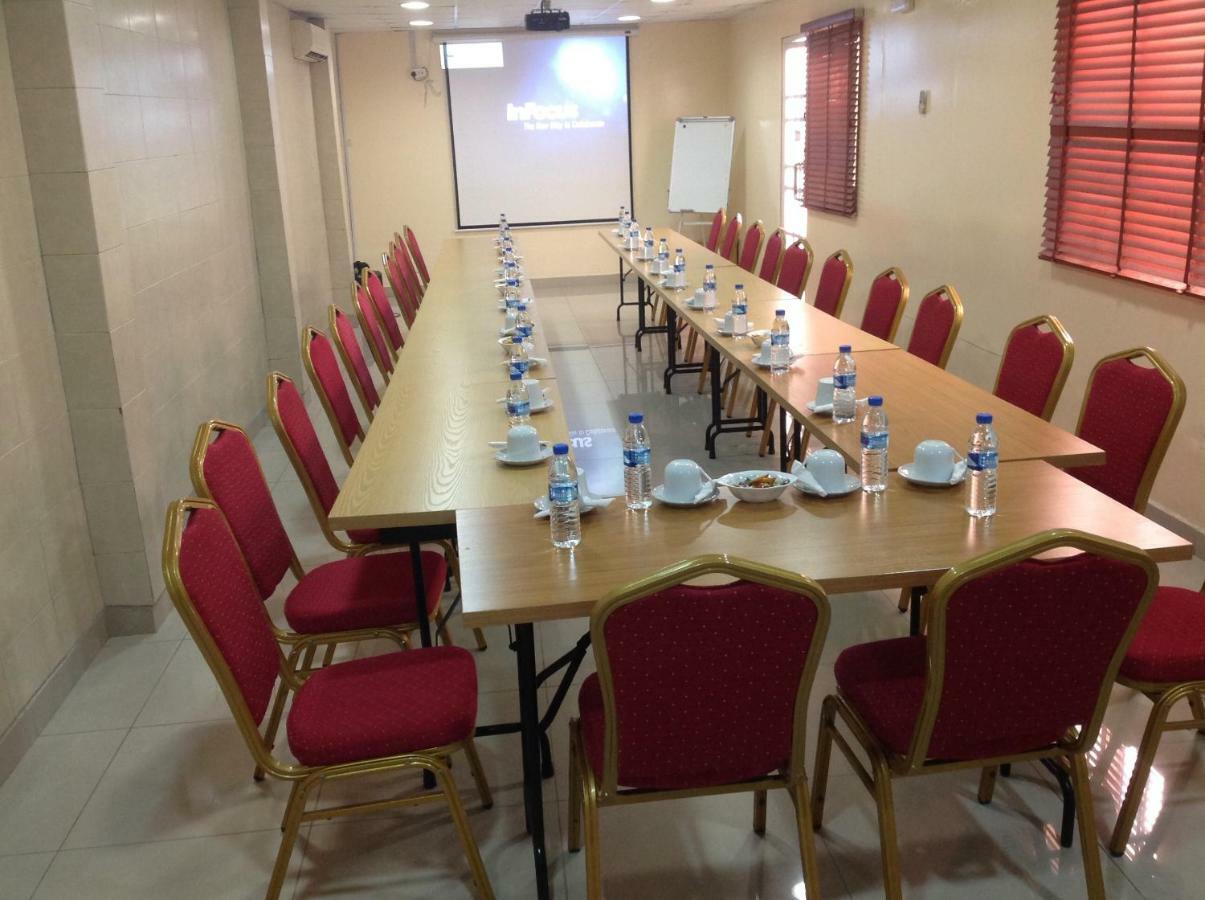 Adis Hotels Ibadan Esterno foto